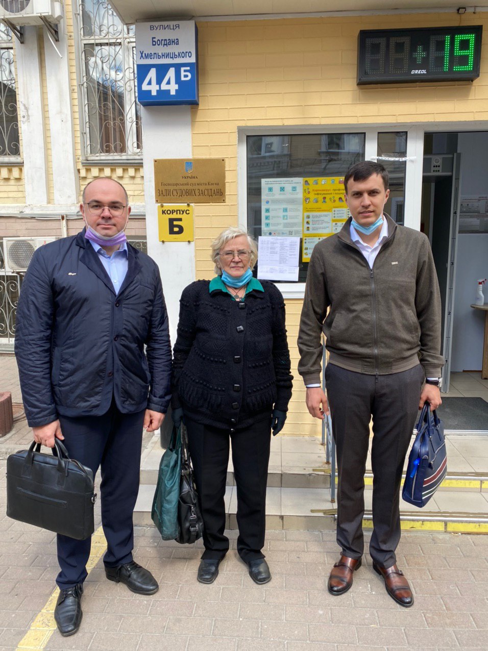 photo5276244311433915999