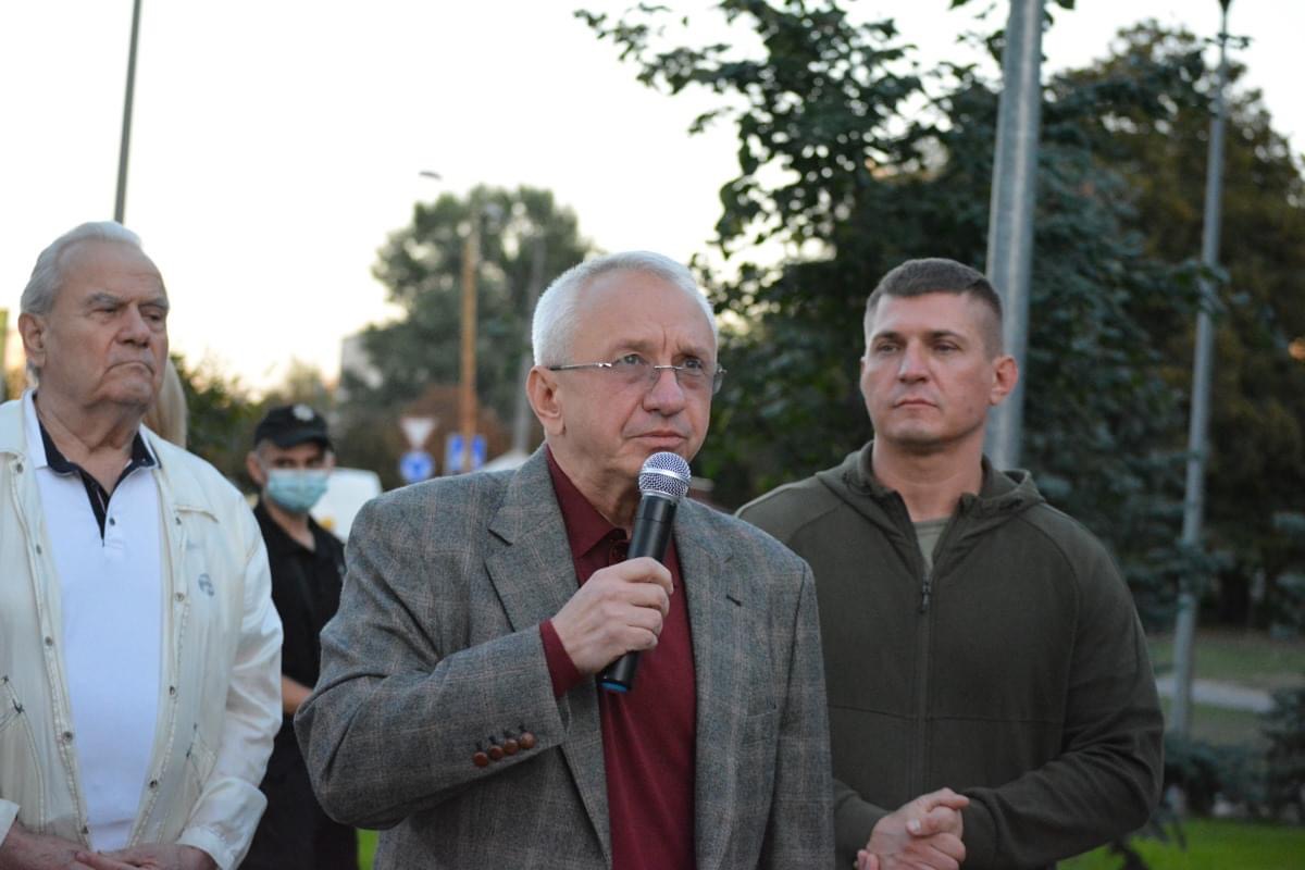 1B30BB5F 9615 400A 8A11 40BC9E8C0E20