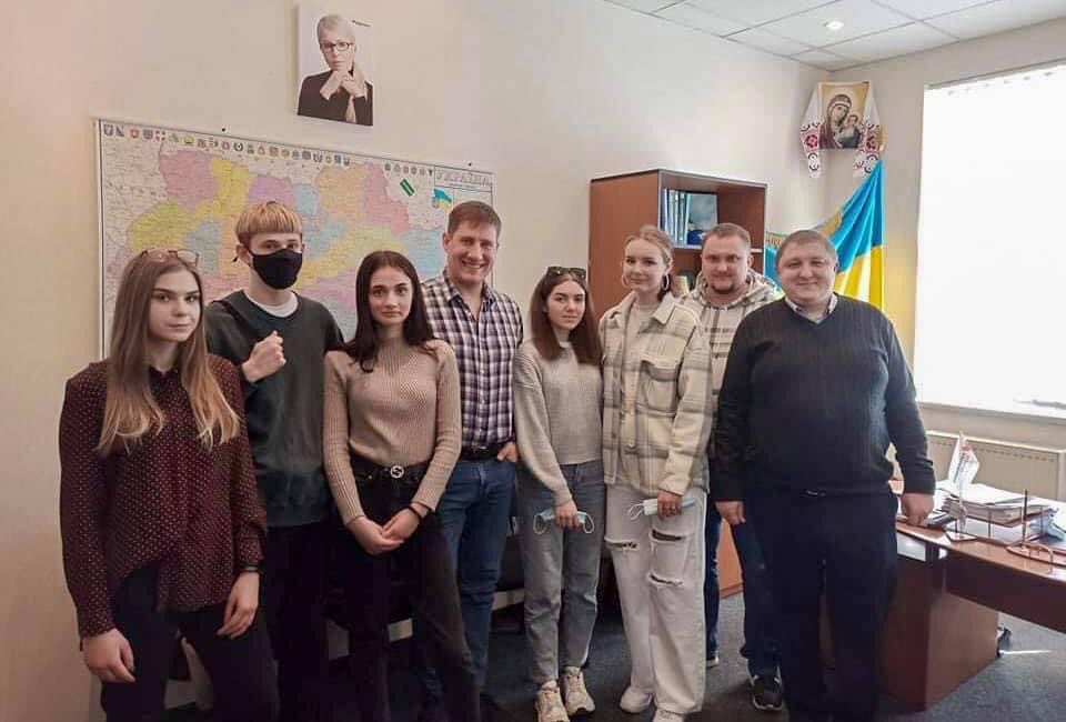 Bat kivshhy na moloda m Ky i v