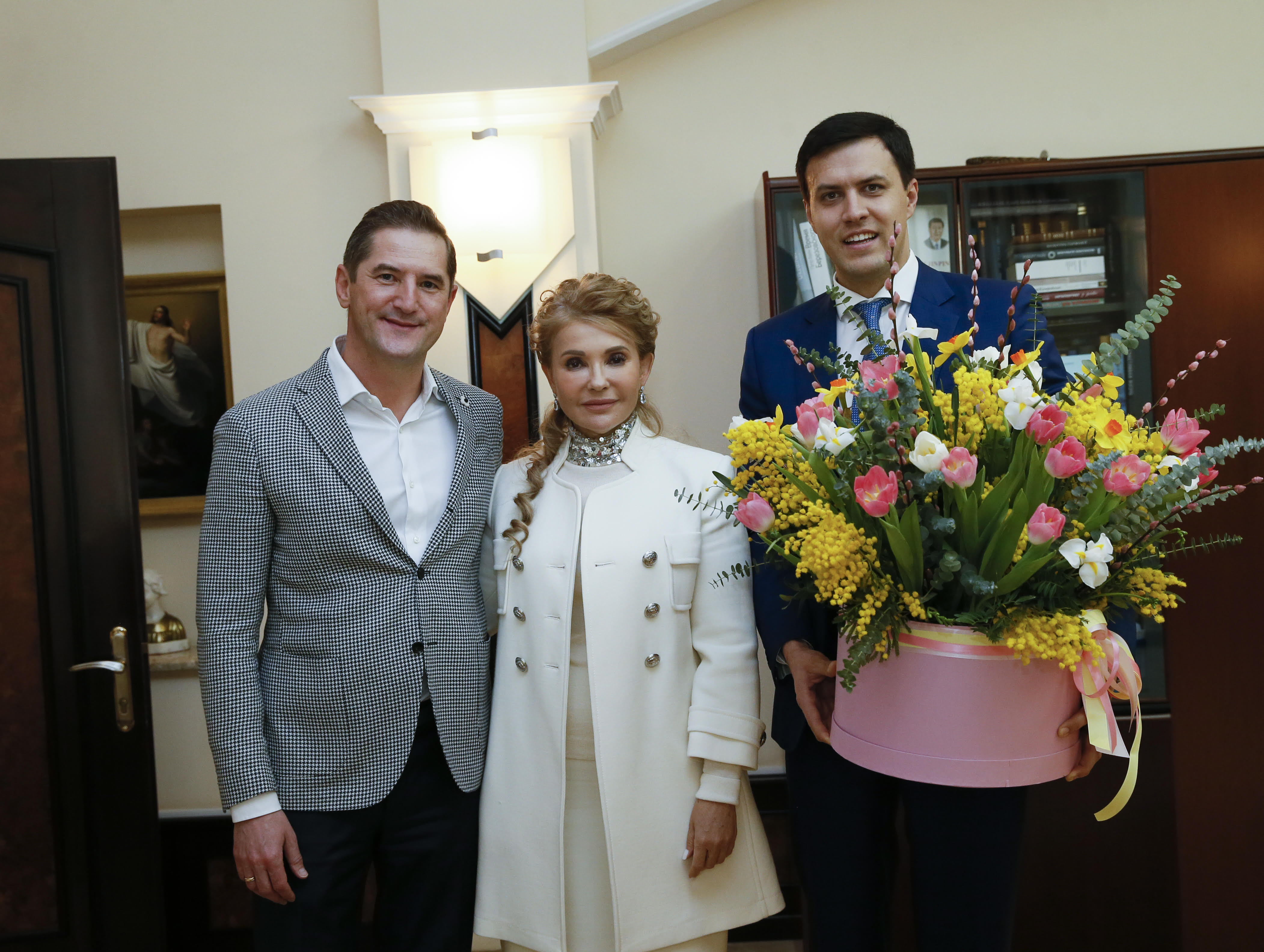 YUVT ta kerivny ky stoly chnoi