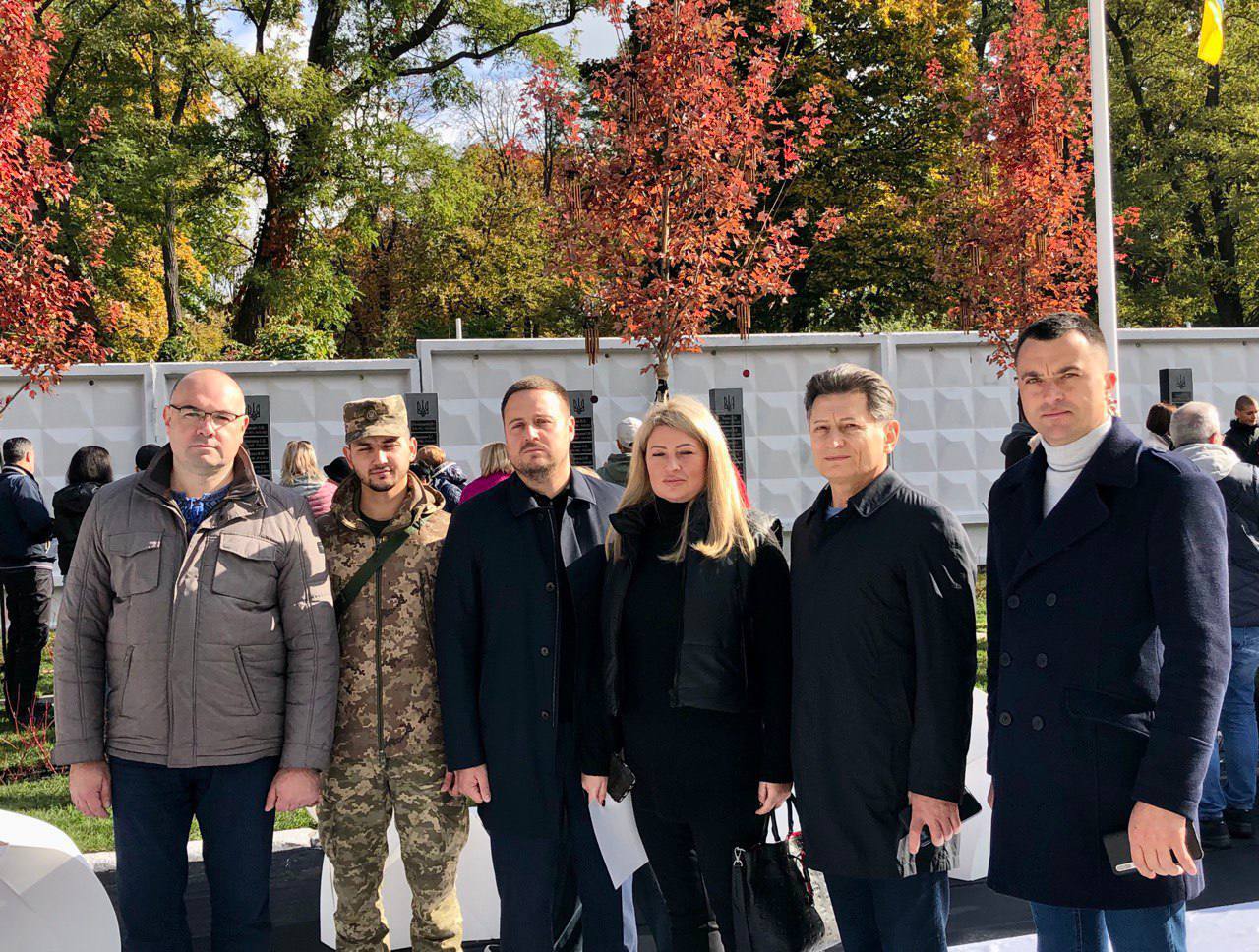 photo 5370765013926658457 y